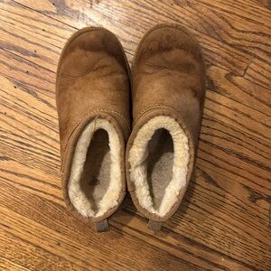Uggs ultra mini  kids. Size 4 Chestnut